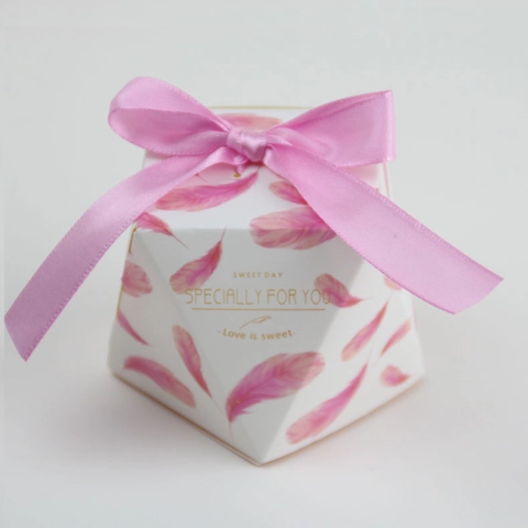 Scatola Regalo Caramelle Matrimonio Piramide Geometrica Carta Cartone Con Fiocco Nastro Piuma Marmo Motivo Bomboniere