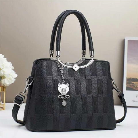 Sac À Main Pour Femme Cuir PU Texture Litchi À Carreaux Sac Bandoulière Avec Pendentif Ours Élégant Grande Capacité