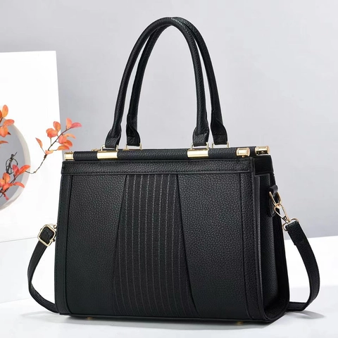 Borsa A Mano Da Donna In Pelle PU Martellata Grande Capacità Pieghe Verticali Borsa A Tracolla Hardware Dorato Chic