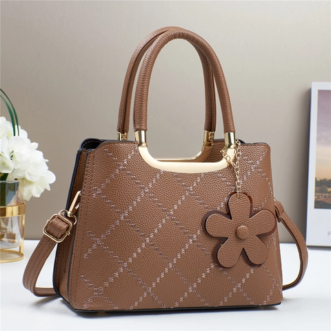 Women Quilted PU Leather Handbag With Flower Charm Golden Hardware Lychee Grain Shoulder Crossbody Bag Trendy Elegant Tote