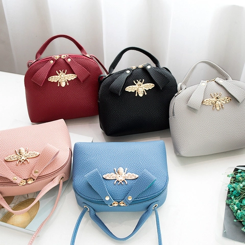 Borsa a Spalla in Pelle PU Trama Litchi di Moda Con Ape in Metallo Elegante Borsa a Tracolla Quotidiana Viaggio Festa