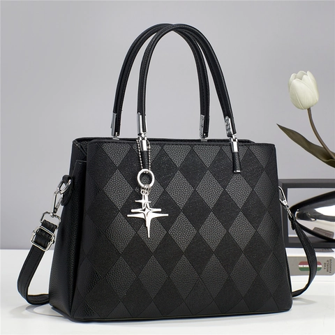 Women Quilted PU Leather Handbag Elegant Large Capacity Shoulder Bag With Star Charm And Adjustable Strap Casual Tote