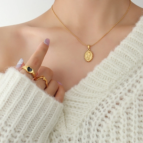 Collana Con Pendente Moneta Ovale Ritratto Regina Vintage Acciaio Al Titanio Placcato Oro 18K Gioielli Minimalisti Donna