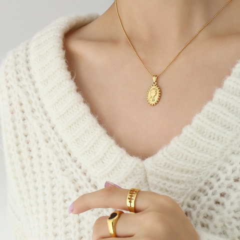 Collana Con Pendente Moneta Ovale Ritratto Regina Vintage Acciaio Al Titanio Placcato Oro 18K Gioielli Minimalisti Donna