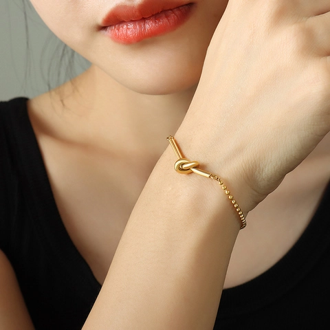 Bracciale Minimalista Con Nodo A Cuore Acciaio Al Titanio Placcato Oro 18K Catena A Sfere Gioielli Delicati Da Donna