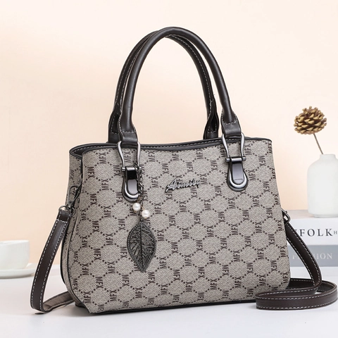 Sac à Main Vintage en Cuir PU pour Femmes Grande Capacité Imprimé Monogramme Sac à Bandoulière Avec Pendentif Fleur Quotidien