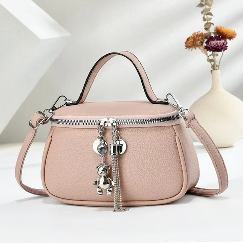 Women Handbag PU Leather Lychee Pattern Crossbody Bag With Bear Pendant Tassel Minimalist Casual Top Handle Shoulder Bag