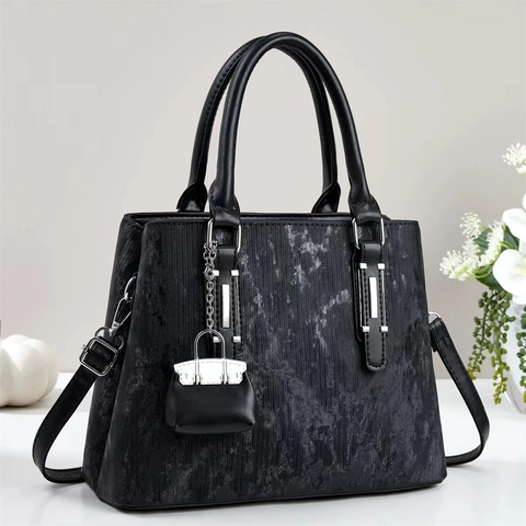 Borsa Da Donna In Pelle PU Trama A Righe Grande Capacità Tote Borsa A Tracolla Con Mini Ciondolo Per Borsa Stile Di Strada Versatile