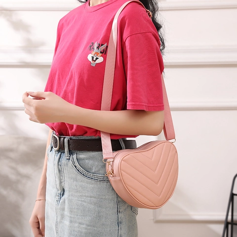 Women Heart Shaped PU Leather Crossbody Bag V Quilted Small Shoulder Mobile Phone Handbag Stylish Chic Sweet Accessory