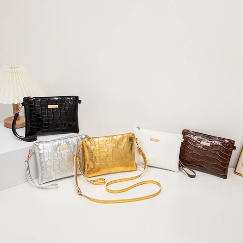 Trendy Crocodile Pattern PU Leather Crossbody Bag For Women Minimalist Metallic Small Square Clutch Shoulder Handbag With Metal Plate