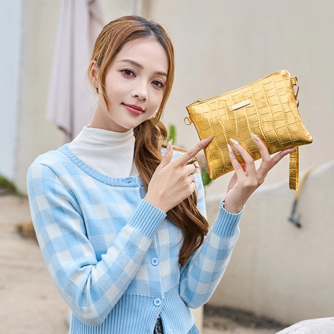 Trendy Crocodile Pattern PU Leather Crossbody Bag For Women Minimalist Metallic Small Square Clutch Shoulder Handbag With Metal Plate