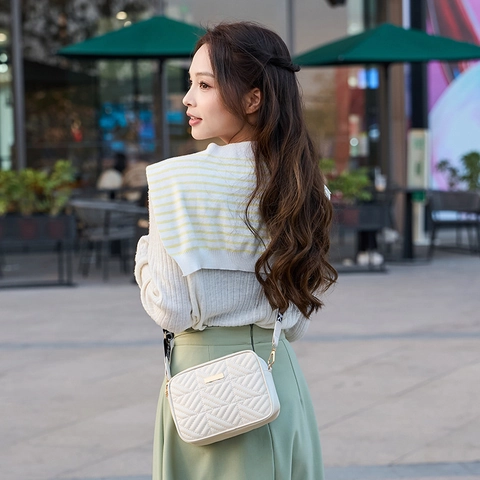 Bolso Bandolera Acolchado para Mujer Bolso de Cámara de Moda Con Correa de Hombro Ancha con Letras Bolso Cuadrado Pequeño de Cuero PU