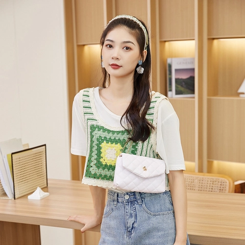Fashion Women Quilted PU Leather Shoulder Bag With Gold Flower Latch Metal Chain Strap Small Square Crossbody Bag