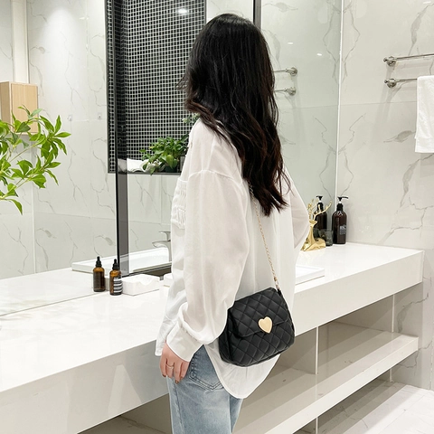 Quilted Crossbody Bag PU Leather Heart Shaped Lock Small Square Shoulder Purse With Golden Chain Fashionable For Women