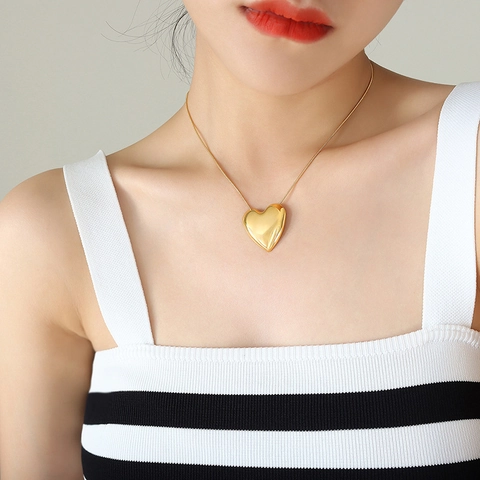 Collar con Colgante de Corazón Vintage Francés Chapado en Oro de 18K Acero de Titanio Cadena de Hueso de Serpiente Joyería Minimalista Regalo Mujer