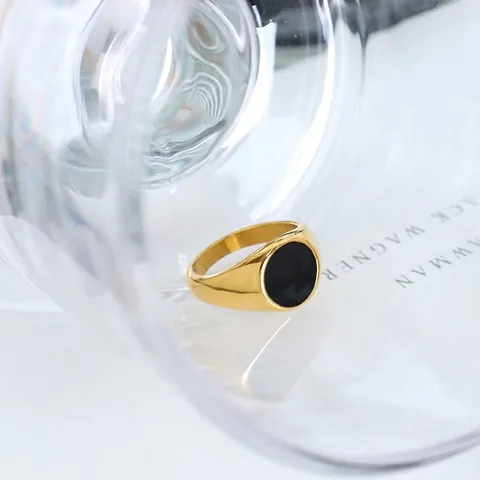 Vintage Siegelring Rund Schwarz Emaille Titanstahl 18 Karat Vergoldet Minimalistischer Französischer Stil Schmuck