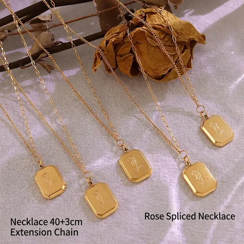 Collana Con Pendente A Piastra Quadrata Con Rosa In Rilievo Acciaio Al Titanio Placcato Oro 18K Gioielli Stile Francese