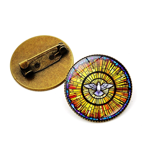 Vintage Round Stained Glass Style Holy Spirit Dove Brooch Alloy Peace Bird Religious Pin For Men Women Bag Decoration Jewelry