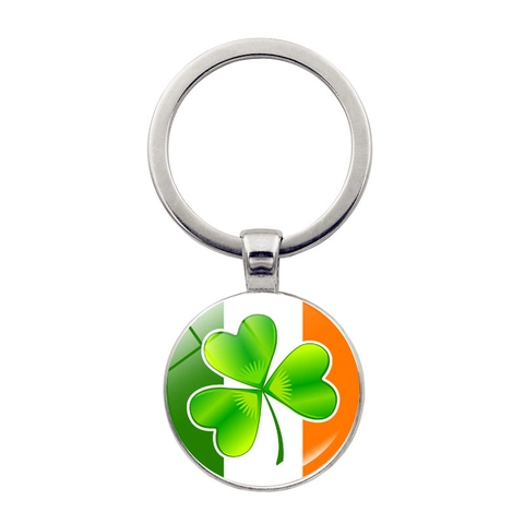 St. Patrick's Day Klaver Sleutelhanger Ierse Vlag Patroon Zinklegering Metalen Sleutelring Glas Cabochon Geluksbrenger Ierse Sieraden Accessoire
