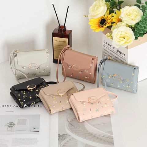 Cartera Pequeña de Cuero PU para Mujer Estampado de Cereza Fruta Hebilla de Metal de Hoja Plegable Monedero Corto Múltiples Ranuras para Tarjetas Bolso de Muñeca