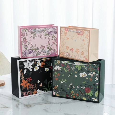 Vintage Floral Paper Gift Bag With Handles Elegant Flower Pattern Packaging For Birthday Wedding Party Favors Wrapping Tote