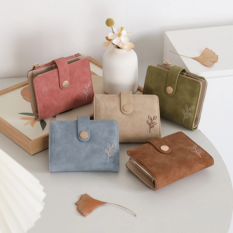 Damen Brieftasche Kurz PU Leder Blatt Stickerei Druckknopf Reißverschluss Münzfach Frischer College Stil Kleiner Kartenhalter