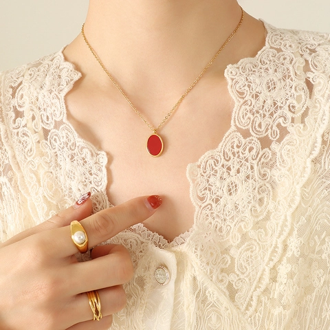 Collar Con Colgante Ovalado de Acrílico de Acero de Titanio Vintage Francés Elegante Joyería de Cadena en O Ajustable Para Mujer