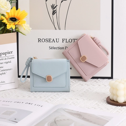 Cartera Corta Para Mujer Cuero PU Plegable Ranuras Para Tarjetas Hebilla Metal Correa Muñeca Asa Nudo Color Sólido
