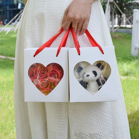Weißes Geschenkbox Herzform Durchsichtiges Fenster Rotes Band Griff Karton Papier Verpackung Valentinstag Hochzeit