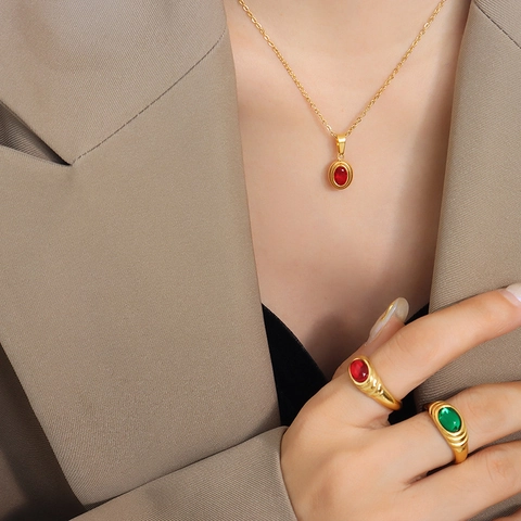 Vintage Egyptian Style Titanium Steel Jewelry Set Red Green Zirconia Oval Pendant Necklace And Textured Finger Ring For Women
