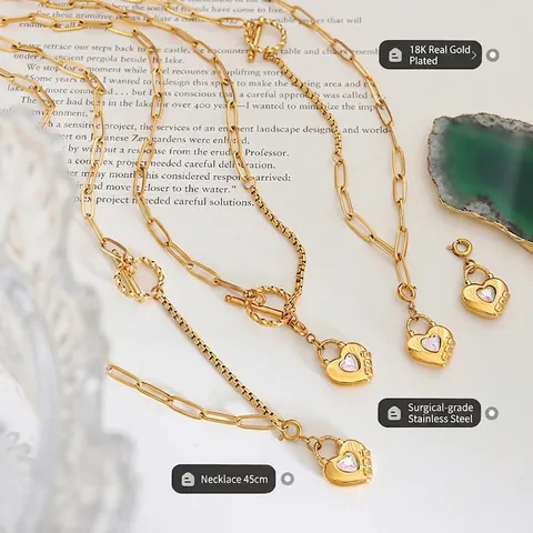Collier Pendentif Serrure Coeur Acier Titane Chaîne Asymétrique Avec Incrustation Cristal Fermoir OT Bijoux Femmes