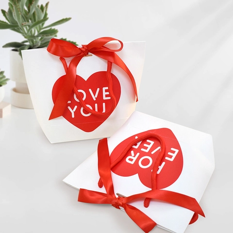 Geschenkpapiertüten Mit Rotem Herz Satinnschleife Valentinstag Hochzeit Jahrestag Love You Bedruckter Weißer Karton Tote