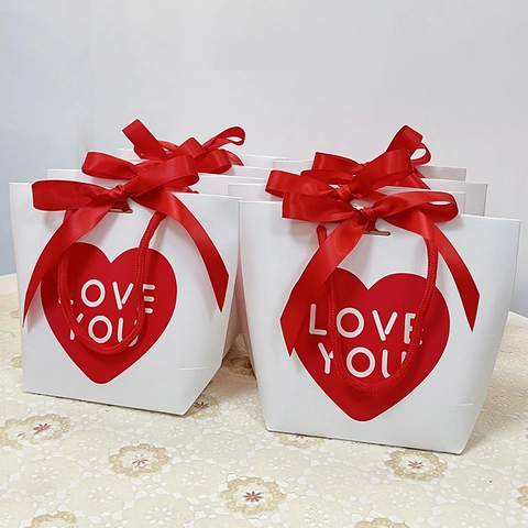 Geschenkpapiertüten Mit Rotem Herz Satinnschleife Valentinstag Hochzeit Jahrestag Love You Bedruckter Weißer Karton Tote