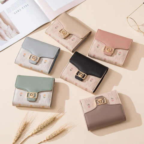 Dames Zoete Bloemenprint PU-leren Korte Portemonnee Drievoudig Gevouwen Kaarthouder met Gouden Metalen Gesp Elegante Clutch met Letterprint voor Dagelijks Gebruik
