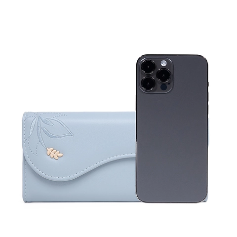 Portafoglio Lungo da Donna Elegante Ricamo a Foglia in Pelle PU Con Ciondolo a Foglia in Metallo Porta Carte a Tripla Piega