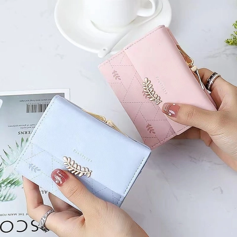 Women Short Three-Fold Wallet PU Leather Geometric Stitching Leaf Metal Clasp Multiple Card Slots Coin Purse Vintage Clutch Bag
