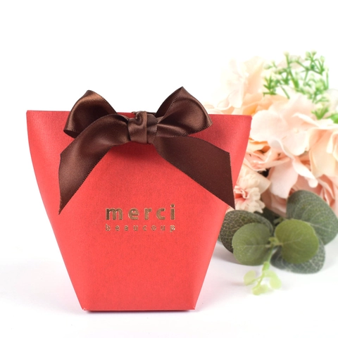 Red Pearlescent Paper Gift Box With Brown Satin Ribbon Bow For Wedding Candy Lipstick Packaging Elegant Trapezoid Design