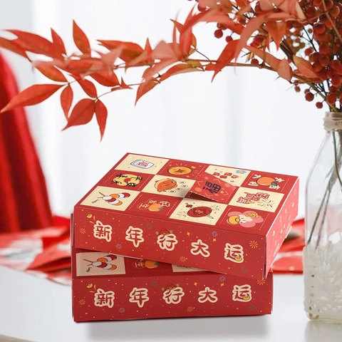 Neujahr Rote Festliche Papier Überraschungsbox Mit Glücksmuster Loch Design DIY Party Gefälligkeiten Karton Geschenkbox Für Überraschungsspiel