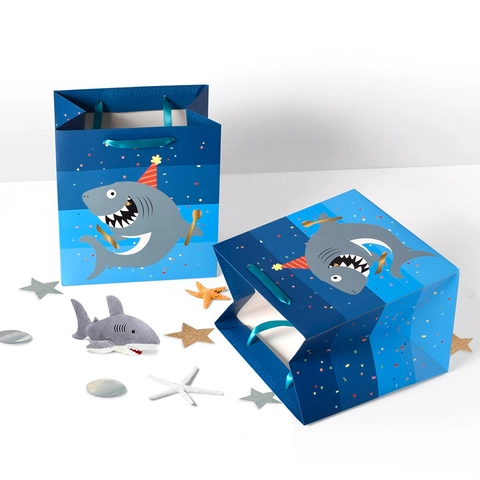 Sacchetto Regalo in Carta a Strisce Blu Con Squalo Cartone Animato Manico in Raso Happy Birthday Sacchetto per Feste Bambini