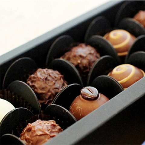 Folding Paper Chocolate Wrappers Specialty Cardboard Petal Shape Liners For Valentine's Day Wedding Party Dessert Decor