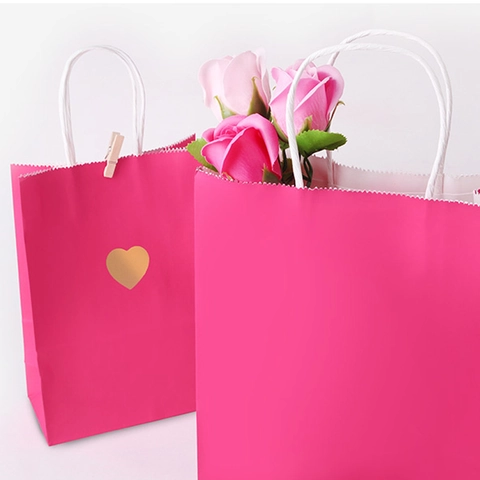 Magenta White Kraft Paper Gift Bag With Gold Heart Sticker And Twisted Rope Handle For Wedding Party Valentine's Day