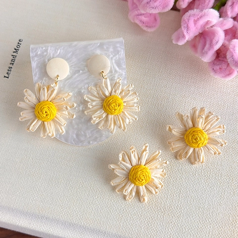Handmade Raffia Woven Daisy Flower Drop Earrings For Women Summer Beach Holiday Style Yellow White Floral Stud Earrings