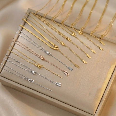 Collier Minimaliste En Acier Inoxydable Plaque Or 18K Chaîne Pour Femmes Bijoux Mode Serpent Boîte Croix Style Commuteur