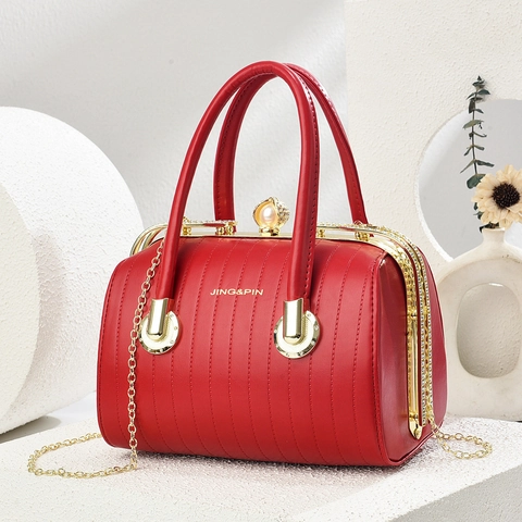 Vintage PU Leather Kiss Lock Handbag Retro Quilted Chain Crossbody Bag With Artificial Pearl Decor For Women
