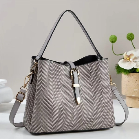 Elegante Beuteltasche Mit Fischgrät-Webstruktur Und Goldener Hardware Geräumige PU-Leder Handtasche Für Damen