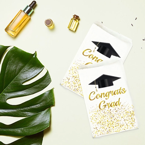 Abschlussfeier Geschenktüte Weißes Kraftpapier Mit Goldglitzer Congrats Grad Druck Und Schwarzem Doktorhut Motiv