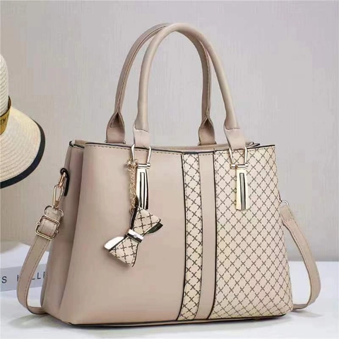 Sac À Main Femme En Cuir PU Multi Compartiments Color Block Sac À Bandoulière Avec Pendentif Nœud Gland Élégant Mode