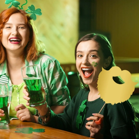 St Patricks Day Fotorequisiten Grüne Kleeblatt Papier Maske Hut Schnurrbart Brille Irische Party Dekoration Zubehör Glücklicher Leprechaun