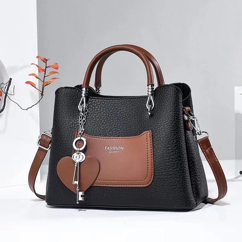 Borsa a Spalla da Donna in Pelle PU con Grana di Litchi Grande Capacità Borsa a Mano con Ciondolo a Chiave a Cuore Borsa a Tracolla