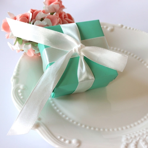 European Robin Egg Blue Wedding Candy Box Square Paper Gift Box With White Satin Ribbon Bowknot For Party Favor Jewelry